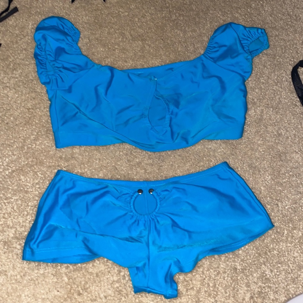 2 piece outfit/swimsuit